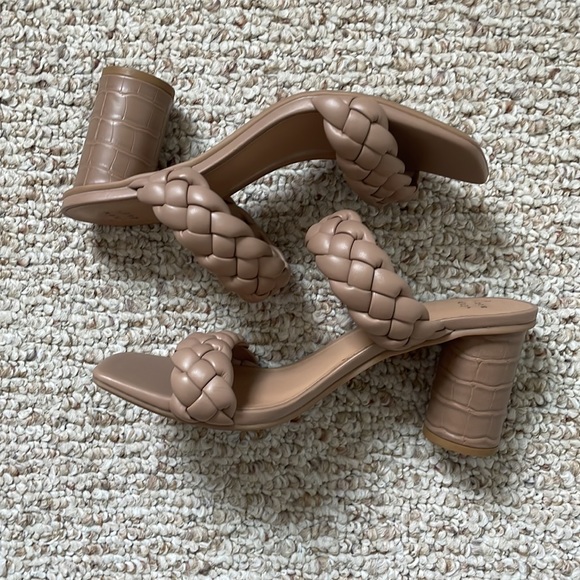 Sandal - Picture 3 of 4